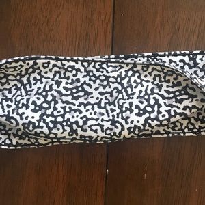 Nike Accessories - Nike white and black headband Nike Accessories - Nike white and black headband